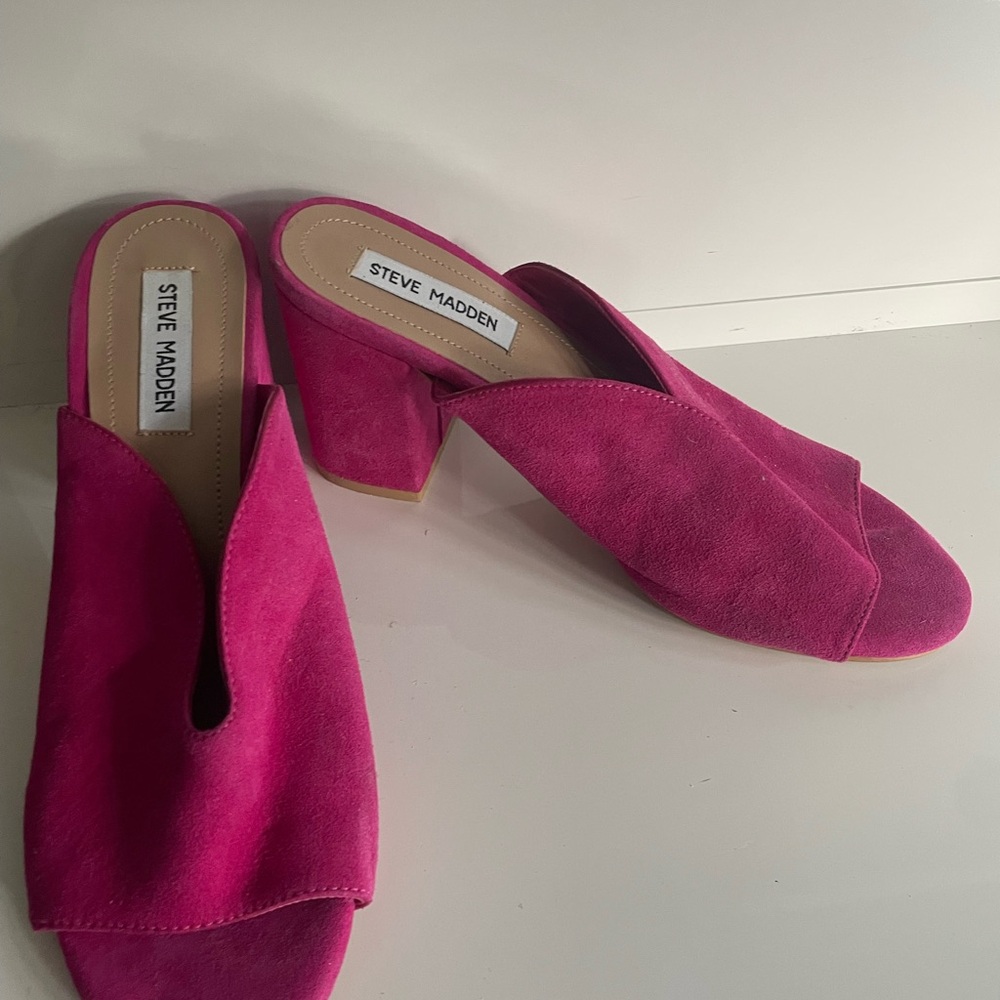 Steve Madden Pink Mules Asymmetrical Strap - Picture 2 of 7
